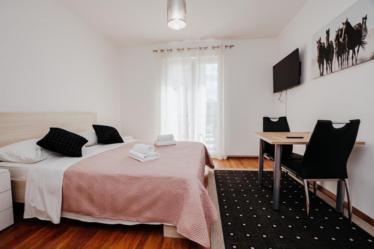 Double And Single S Apartments Zadar Dış mekan fotoğraf
